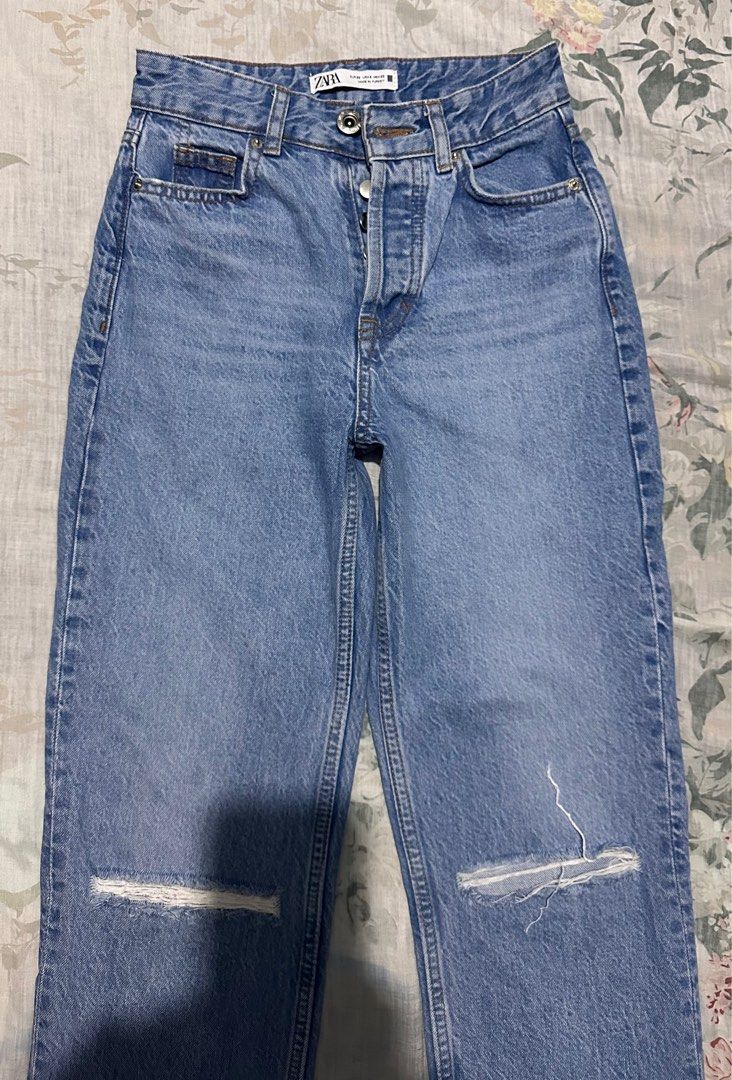Zara Knee Ripped Straight Jeans (Category: Jeans) located in Las Pinas. Submitted by aubryan (Listing ID 1359576329, Image 2). Description: In excellent condition Used twice. Lightly used Size: Eur 32 ( fits 24-25) Rfs: doesn’t fit anymore, upgrade to bigger size.