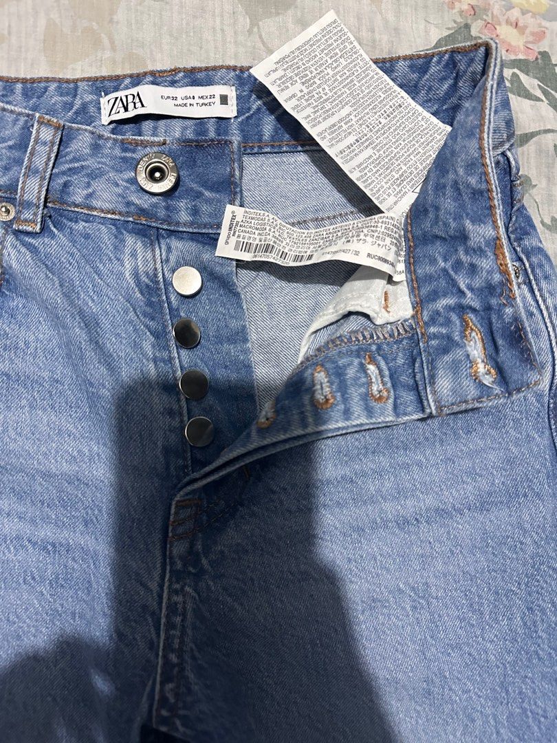 Zara Knee Ripped Straight Jeans (Category: Jeans) located in Las Pinas. Submitted by aubryan (Listing ID 1359576329, Image 3). Description: In excellent condition Used twice. Lightly used Size: Eur 32 ( fits 24-25) Rfs: doesn’t fit anymore, upgrade to bigger size.