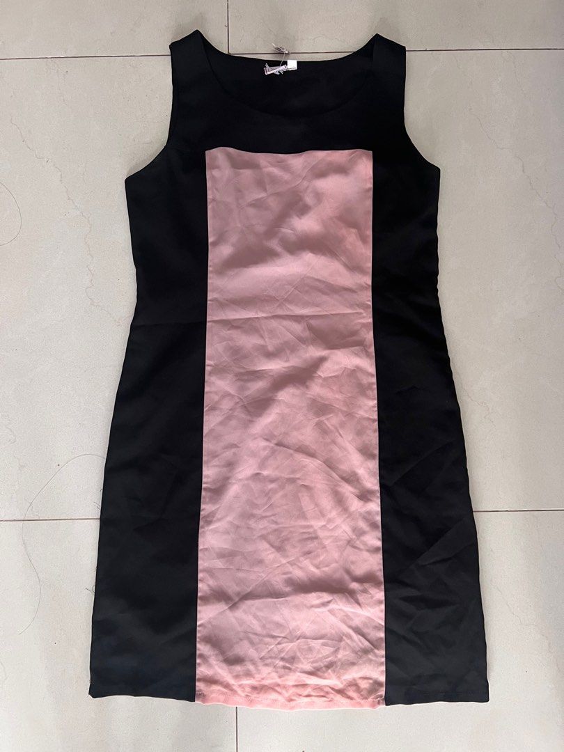 60s-Inspired Mod Colorblock Dress (Category: Dresses) located in Quezon City. Submitted by eggnog852 (Listing ID 1359694153, Image 1). Description: Tag says S but fits closer to M Tags #60s #Mod #Colorblock #Pink #Black #Dress #Vintage.