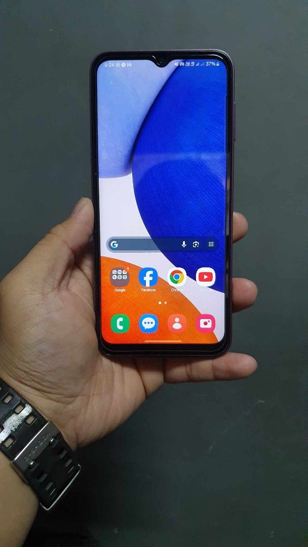 Samsung A14 5g 128gb (Category: Samsung) located in Quezon City. Submitted by vertow (Listing ID 1359674930, Image 1). Description: fix selling my backup phone. 9.5/ 10 good condition never repaired unit charger only.