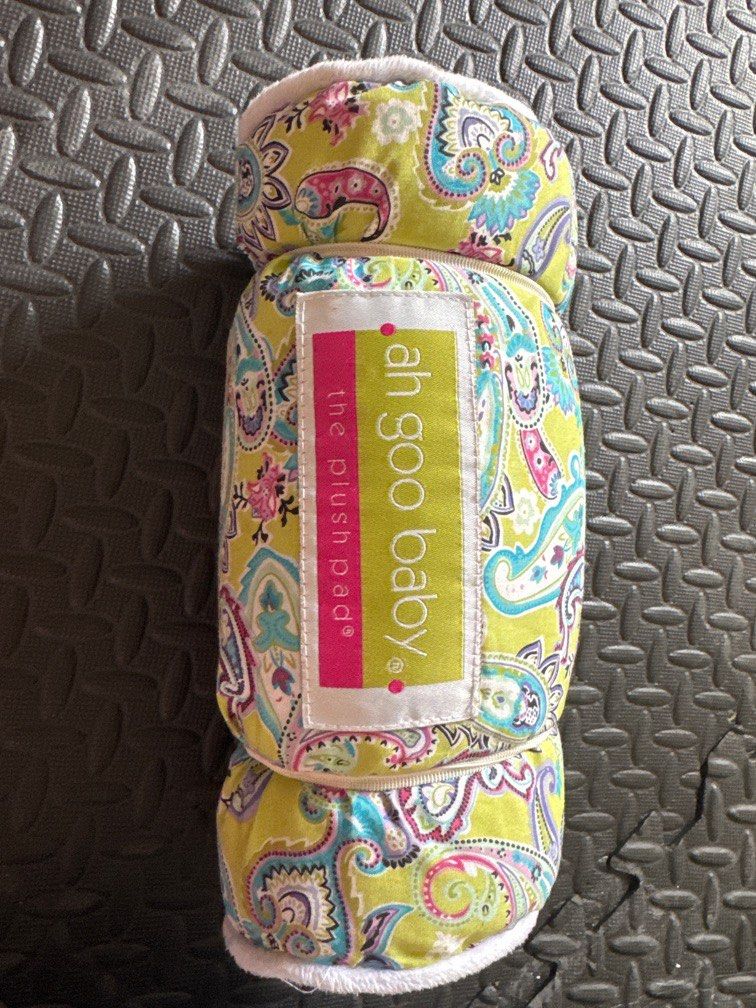 Ah goo baby changing pad (Category: Changing Mats & Accessories) located in Quezon City. Submitted by tinportia (Listing ID 1359666418, Image 1). Description: Changing pad with memory foam.