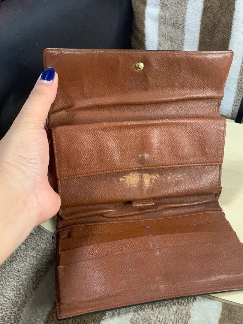 Auth LV trifold vintage wallet (Category: Luxury Bags & Wallets) located in Cabanatuan. Submitted by mjluxxejapan (Listing ID 1359793330, Image 3). Description: Fixed price project/need repair mga edges kita nman issues pls check all pics posted.ok p ung button may rubs n din loob notmal signs of aged. Bawal s maselan pls Hence selling low.consider as project .