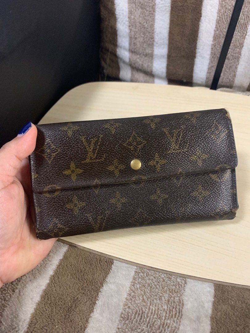 Auth LV trifold vintage wallet (Category: Luxury Bags & Wallets) located in Cabanatuan. Submitted by mjluxxejapan (Listing ID 1359793330, Image 1). Description: Fixed price project/need repair mga edges kita nman issues pls check all pics posted.ok p ung button may rubs n din loob notmal signs of aged. Bawal s maselan pls Hence selling low.consider as project .