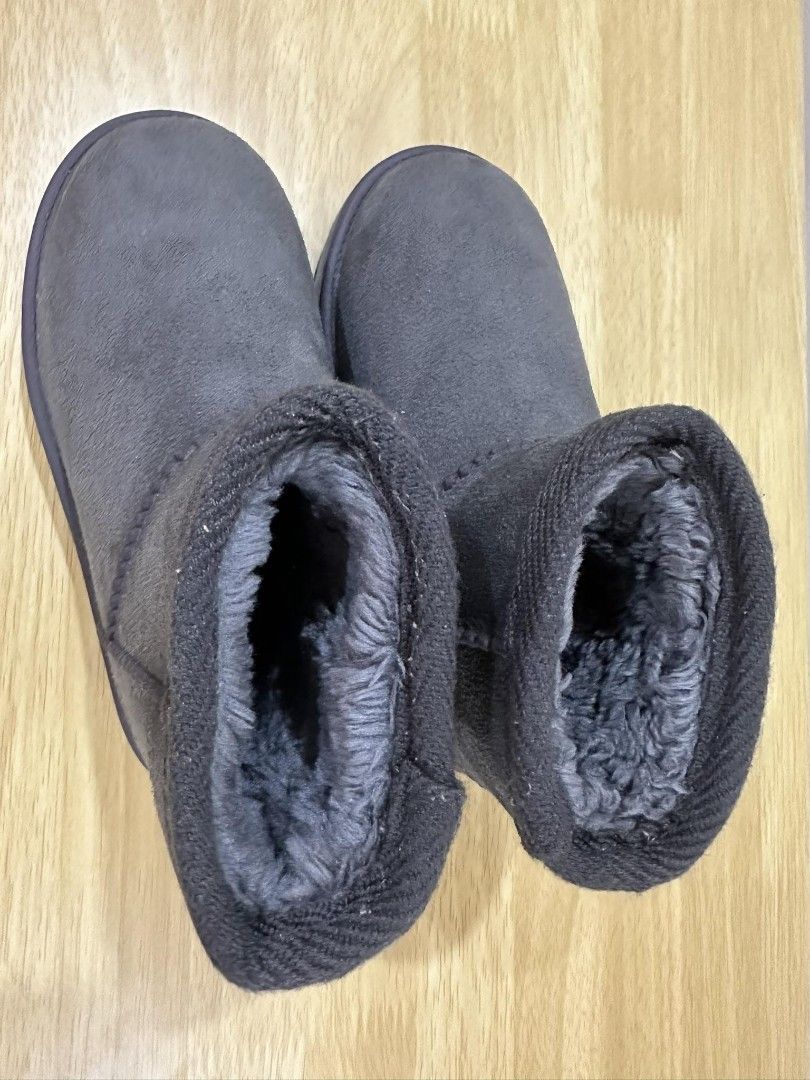 Boots for Kids/Toddlers (Category: Boots) located in Caloocan City. Submitted by agastar (Listing ID 1359827351, Image 3). Description: Ginamit lang sa photoshoot.