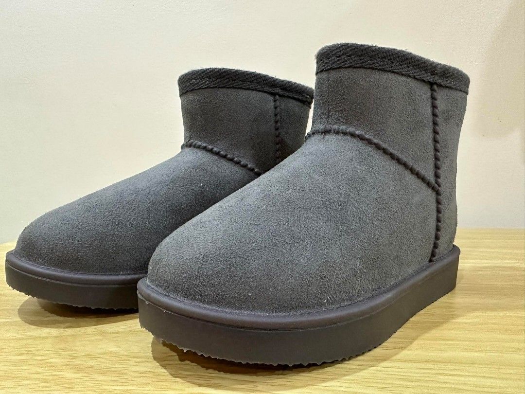 Boots for Kids/Toddlers (Category: Boots) located in Caloocan City. Submitted by agastar (Listing ID 1359827351, Image 1). Description: Ginamit lang sa photoshoot.