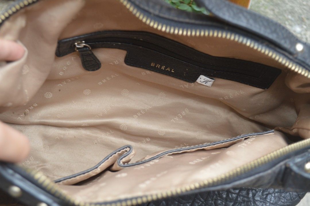 Breal Shoulder Bag with freebie (Category: Shoulder Bags) located in Manila. Submitted by magi_declutters (Listing ID 1358751396, Image 2). Description: rfs: declutter ‼️ negotiable 🌻 no issue pm for more infos/questions.