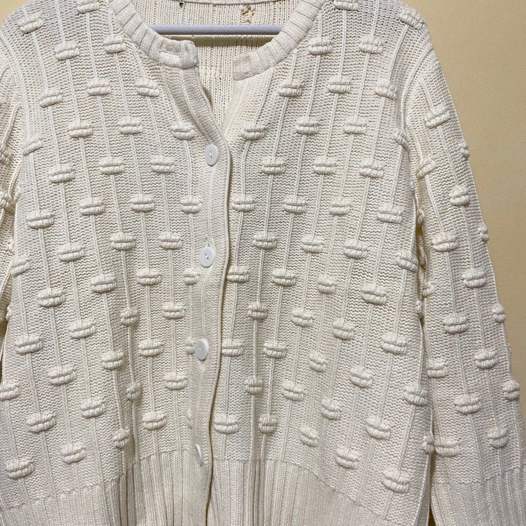 Cardigan Cream Womens (Category: Coats, Jackets and Outerwear) located in Muntinlupa City. Submitted by declutterbuster (Listing ID 1359728548, Image 2). Description: Good Condition Payment first thru gcash.