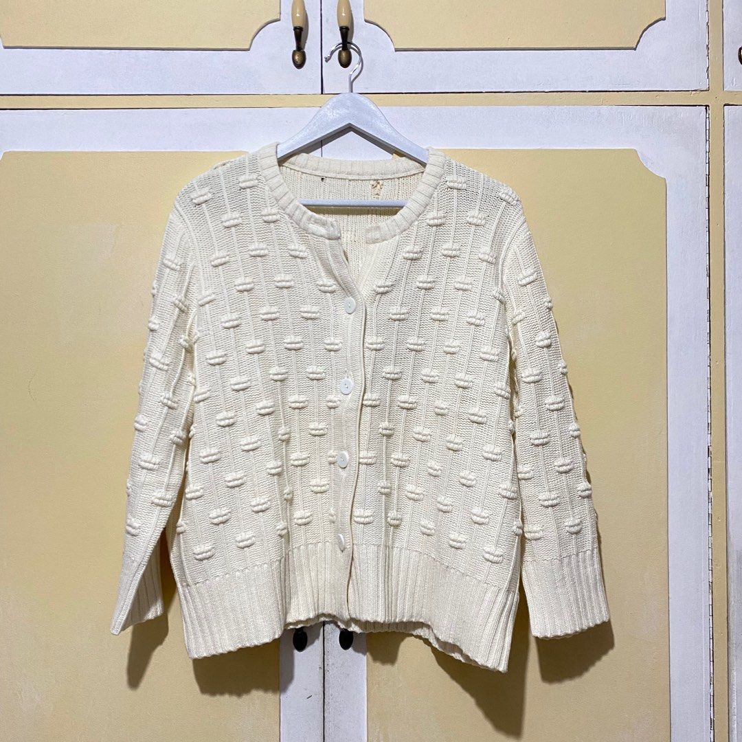 Cardigan Cream Womens (Category: Coats, Jackets and Outerwear) located in Muntinlupa City. Submitted by declutterbuster (Listing ID 1359728548, Image 1). Description: Good Condition Payment first thru gcash.