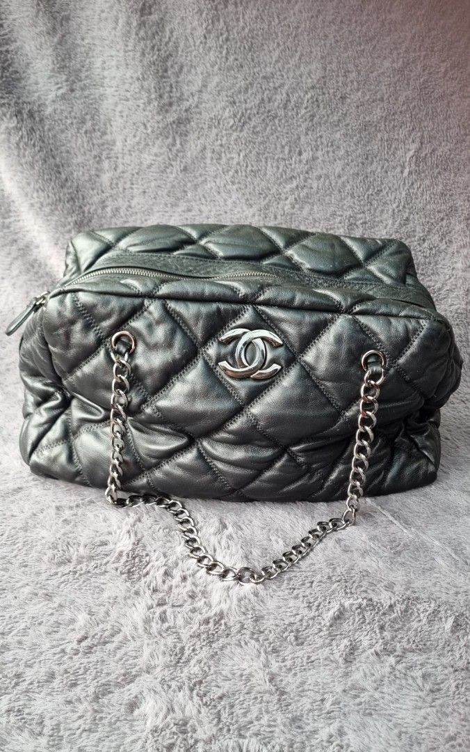 Chanel Bubble Quilt Bowler Bag (Category: Luxury Bags & Wallets) located in Talisay. Submitted by parchiracollection (Listing ID 1359761010, Image 1). Description: *Wala ako makitang Holo *From ukay selection *Pure leather, balat na balat *plus SF *Please check detailed pictures before purchasing * This is a second-hand item, kaya wag po mag expect na BAGO *no to low ballers. The discounted price I'll give is the final price. *NO COD, NO COP, NO 