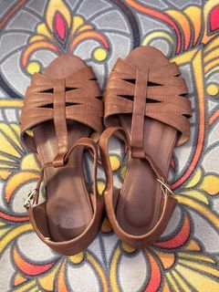 Closed sandals