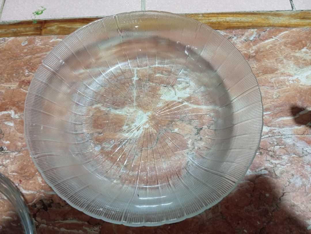 Glasswares for sale (Category: Other Kitchenware & Tableware) located in Makati City. Submitted by qwerty1026 (Listing ID 1359753977, Image 2). Description: glasswares for sale never been used no box 3 for 200.