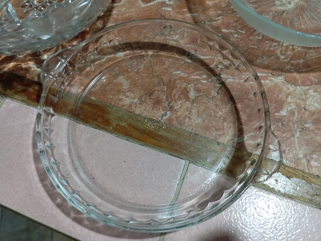 Glasswares for sale (Category: Other Kitchenware & Tableware) located in Makati City. Submitted by qwerty1026 (Listing ID 1359753977, Image 3). Description: glasswares for sale never been used no box 3 for 200.