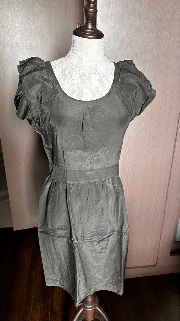 Gray Mini Vintage Dress, S (Category: Dresses) located in Mandaluyong City. Submitted by TheWeekendProject (Listing ID 1266449156, Image 2). Description: Vintage mini dress, gray color. Cute details ng sleeves nya. Back zipper with inner lining. ♻️ Decluttering one weekend at a time! 👗Preloved Clothings listed are clean and ready to wear. Mostly small size that no longer fits me. 🚭From a smoke free, pet free home. ❗️No return. No exchange. No l