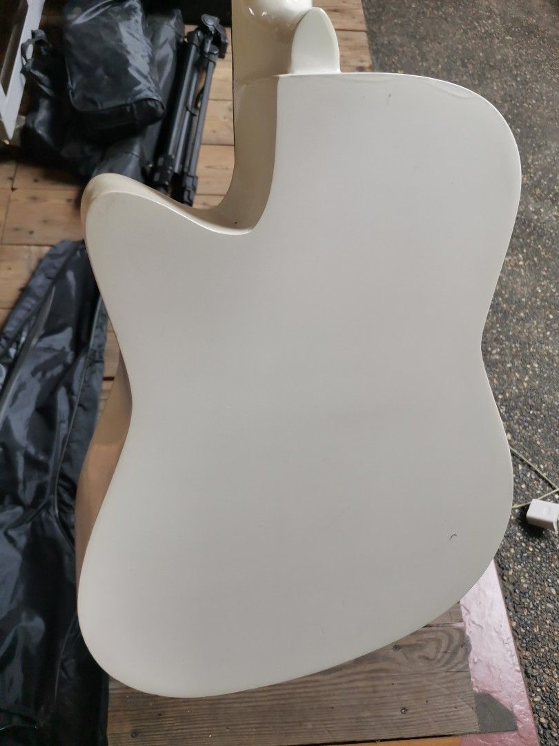 Guitar with case and capo (Category: Musical Instruments) located in Caloocan City. Submitted by obr58 (Listing ID 1359677269, Image 2). Description: Used only for learning Good for beginners Strings due for replacement Includes case and capo..