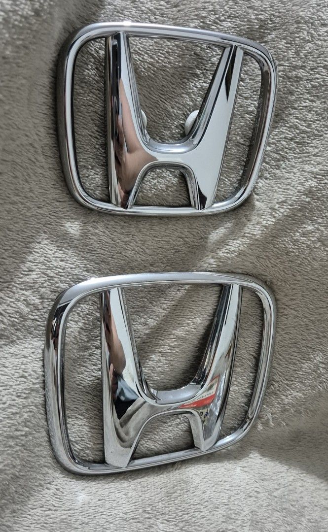 Honda CIvic Original Stock Emblem (Category: Emblem, Sticker and Decals) located in Quezon City. Submitted by conchicken (Listing ID 1359806084, Image 3). Description: super kinis no scratch from honda civic 2010 original.