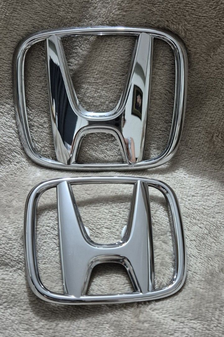Honda CIvic Original Stock Emblem (Category: Emblem, Sticker and Decals) located in Quezon City. Submitted by conchicken (Listing ID 1359806084, Image 1). Description: super kinis no scratch from honda civic 2010 original.