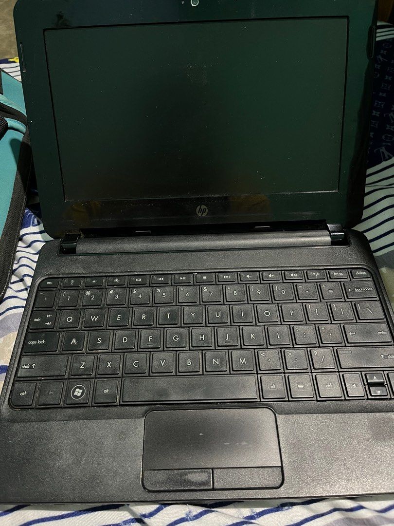 HP MINI LAPTOP (Category: Laptops & Notebooks) located in Santa Ana. Submitted by xaein (Listing ID 1359826330, Image 2). Description: HP MINI LAPTOP Selling for parts, hindi ko sure if gumagana pa hindi ko na kasi mahanap charger huhu..