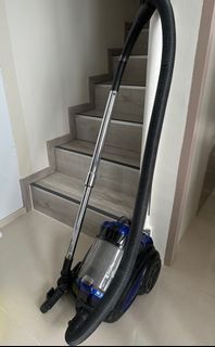 Imarflex bagless cyclone vacuum