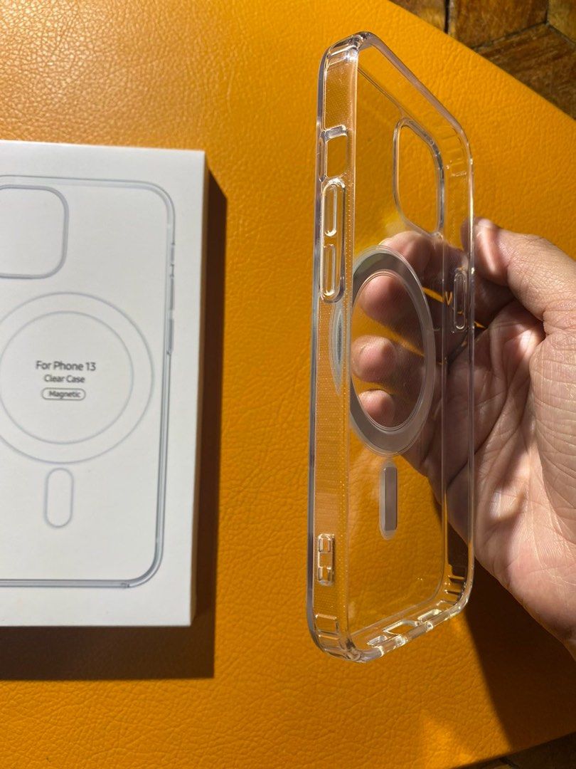iPhone 13 Magsafe Clear Case (Category: Cases & Sleeves) located in Manila. Submitted by ceeyashop (Listing ID 1359682968, Image 2). Description: Pm me, Available on hand Lalamove,Grab,J&T COD will do!.