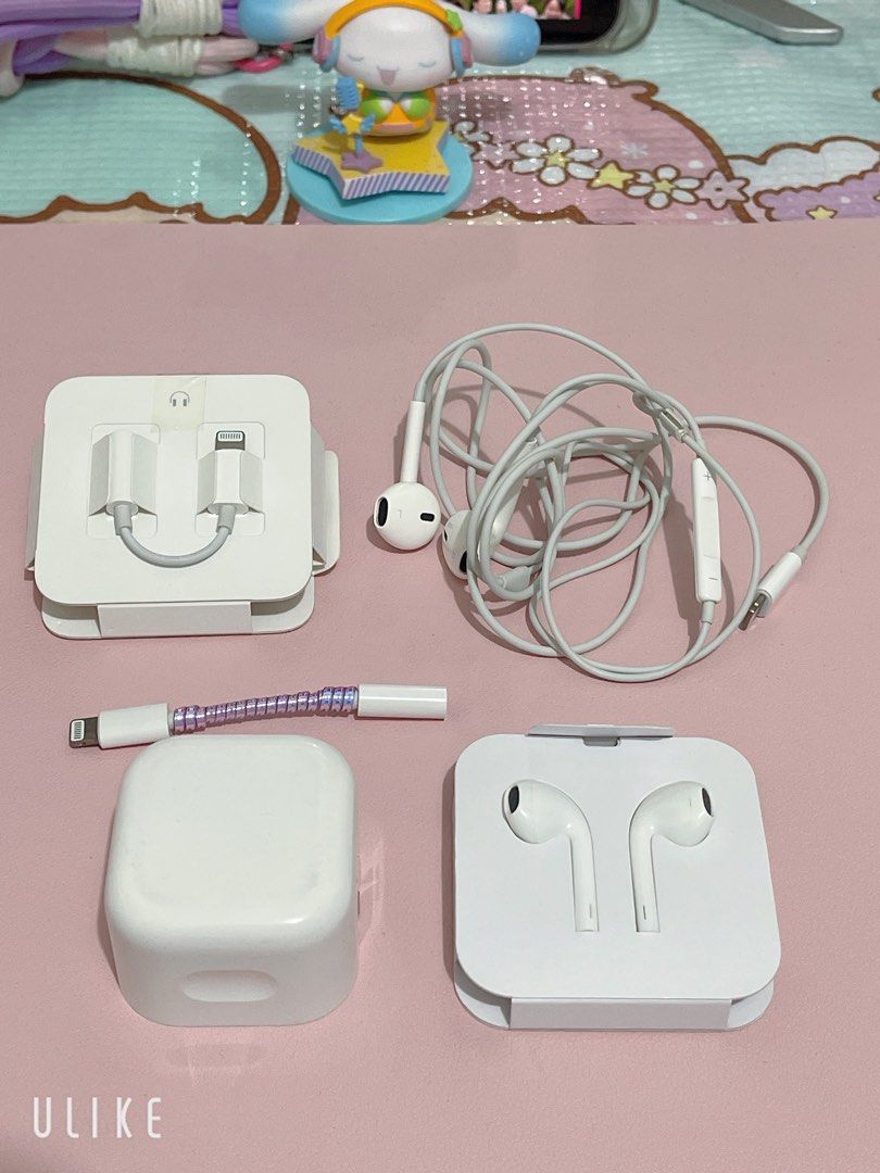 Iphone headset charger adaptor jack original (Category: Headphones & Headsets) located in Angeles City. Submitted by sjd_stuff (Listing ID 1359830076, Image 1). Description: 1200 headset with adaptor jack 20watss fast charger type c 850 Headset new 1k.