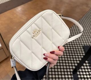 (Category: ) located in . Submitted by shinnywinnie.bag (Listing ID 1359825416, Image 1). Description: .
