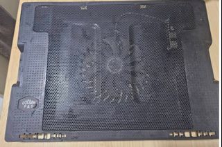 Laptop stand with fan