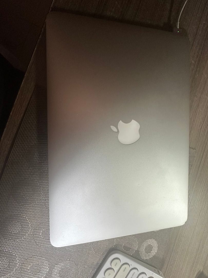 Mac Book Air 2015 (Category: Laptops & Notebooks) located in Davao. Submitted by emsbmc (Listing ID 1359769998, Image 2). Description: Macbook Air 2015 8GB ram 256 GB SSD ( brand new ) Very clean and well looked after Very small dent on back edge Needs a new battery .
