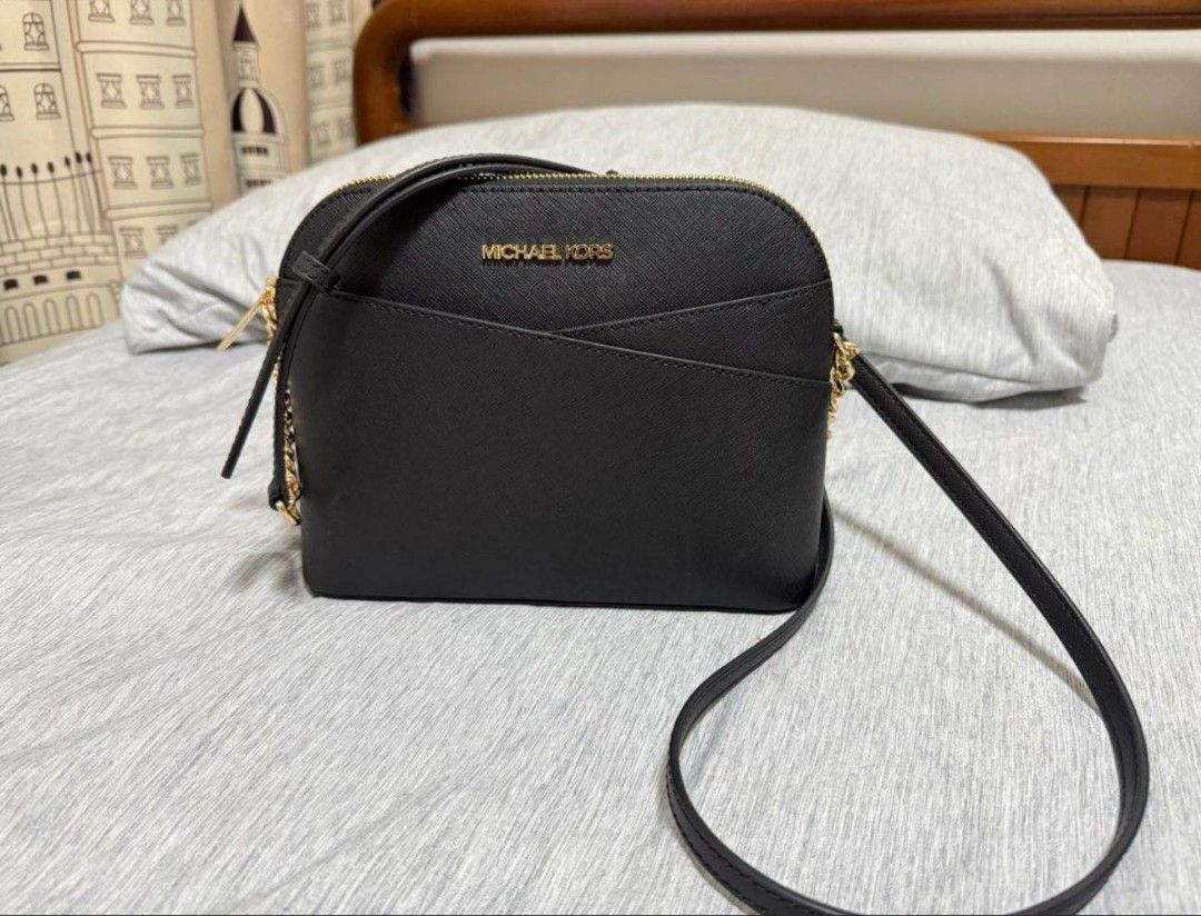 Michael Kors Jet Set Medium Dome Crossbody bag (Category: Cross-body Bags) located in Pasig City. Submitted by yhat74 (Listing ID 1359743797, Image 2). Description: Authentic from US Not used, only tag has been removed Bag only.