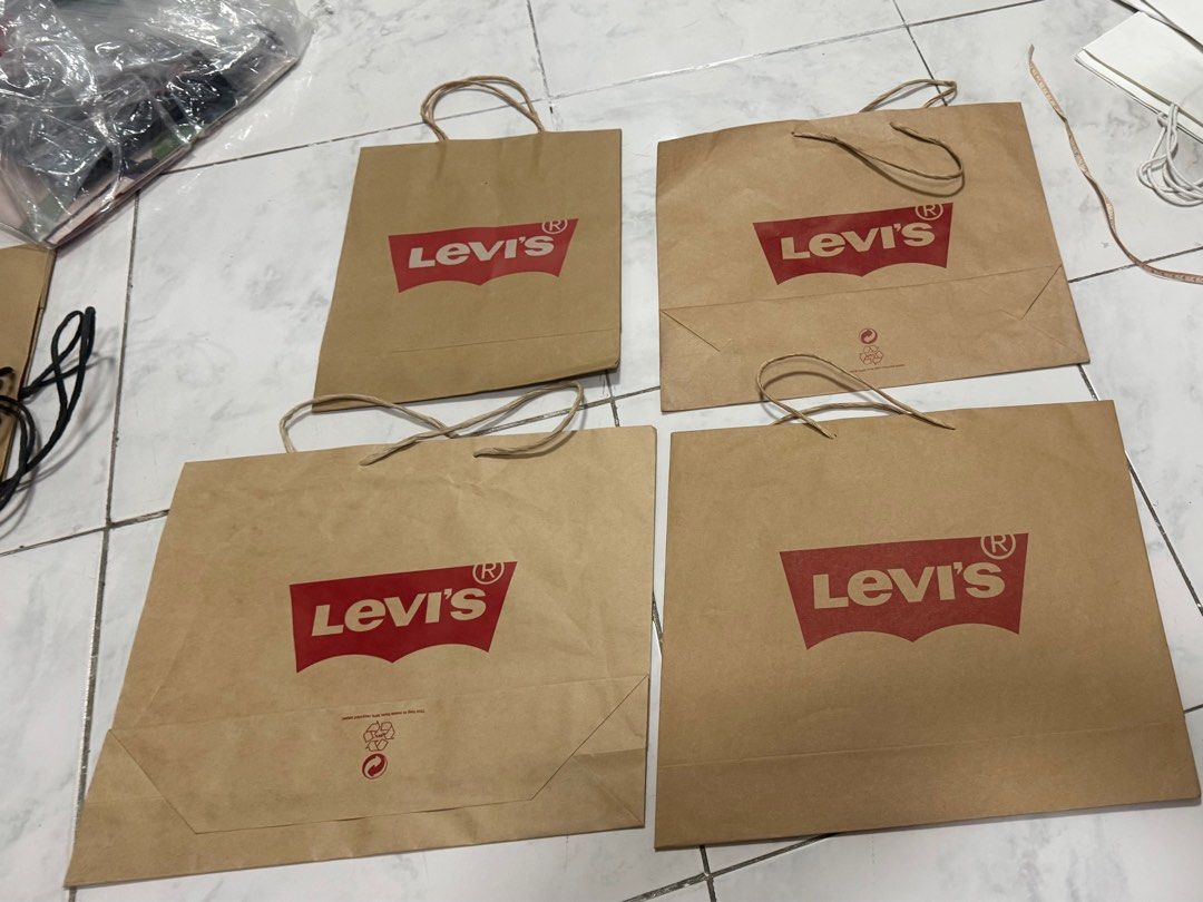 New Original Levis Paper bag Large Medium (Category: Gift Baskets & Hampers) located in Paranaque City. Submitted by crew08 (Listing ID 1359677439, Image 1). Description: Original bought from mall guranteed or money back. See measurements in photos Large-100 Medium-80 Take all 4 (3large & 1 medium) P300 I have the lowest price already so bawal barat; move on if hindi kaya. Thanks.