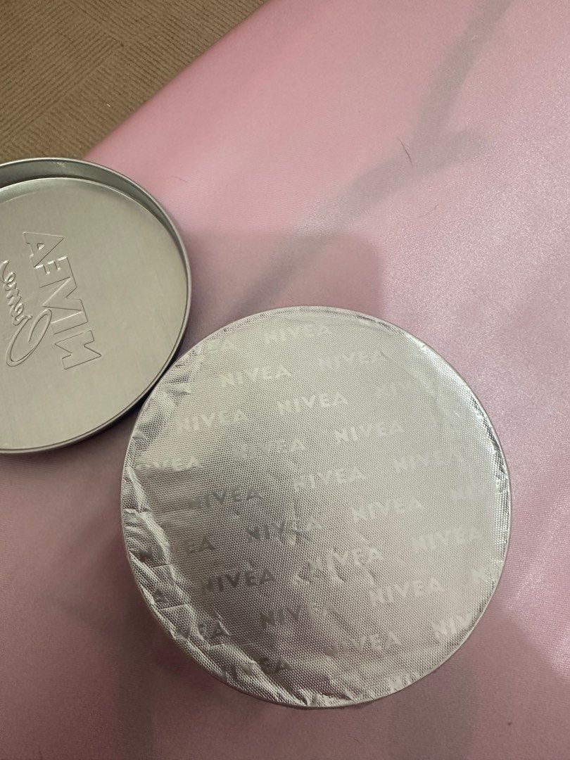 Nivea Creme (Category: Face Care) located in Pasig City. Submitted by arabellagrace14.agm (Listing ID 1359699861, Image 2). Description: 400mL.
