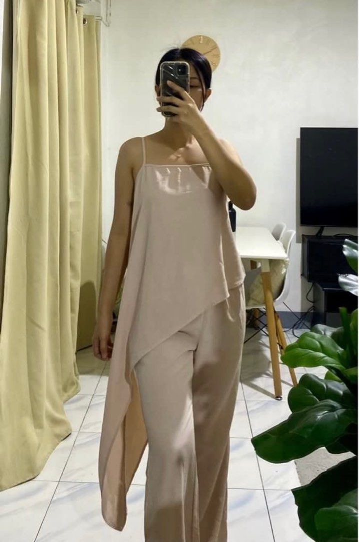 Nude Pink Semi Formal Coordinates / Terno (Category: Sets or Coordinates) located in Pasig City. Submitted by g_decluttering (Listing ID 1359794441, Image 2). Description: Good as new just needs ironing My measurements: 34-26-36; 5’4, 51kg Rfs: decluttering Best fits Small to Medium.