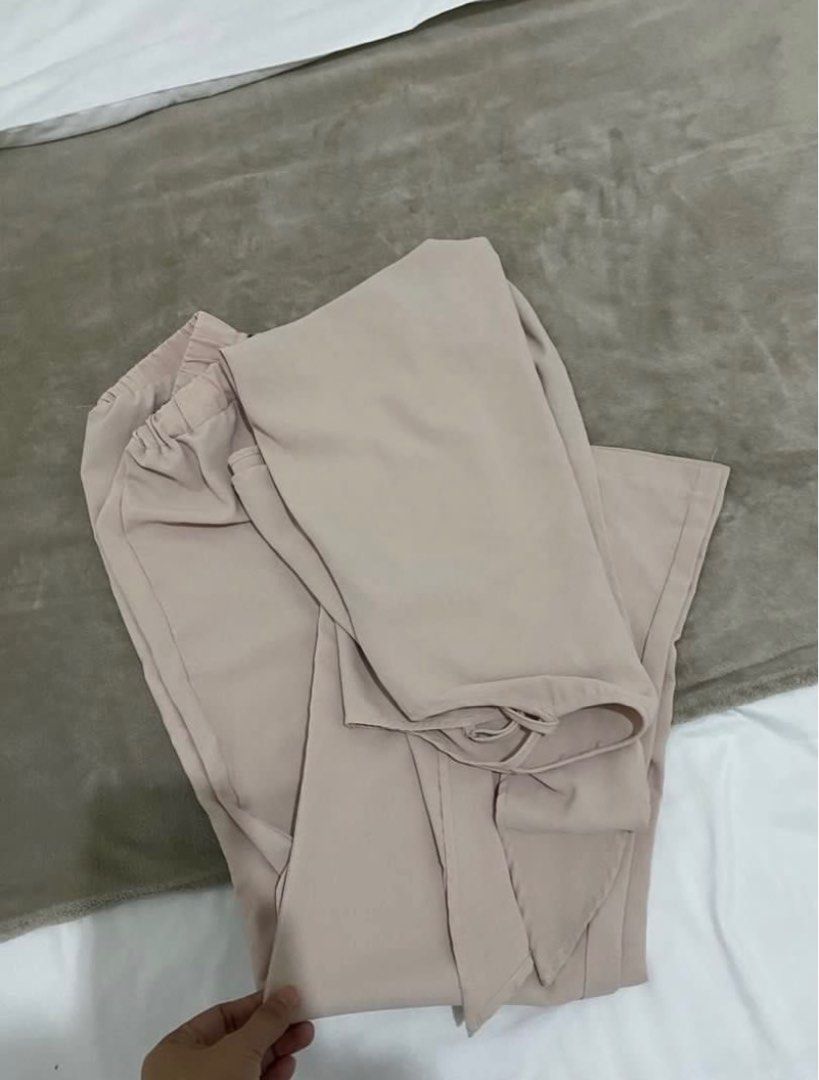 Nude Pink Semi Formal Coordinates / Terno (Category: Sets or Coordinates) located in Pasig City. Submitted by g_decluttering (Listing ID 1359794441, Image 3). Description: Good as new just needs ironing My measurements: 34-26-36; 5’4, 51kg Rfs: decluttering Best fits Small to Medium.