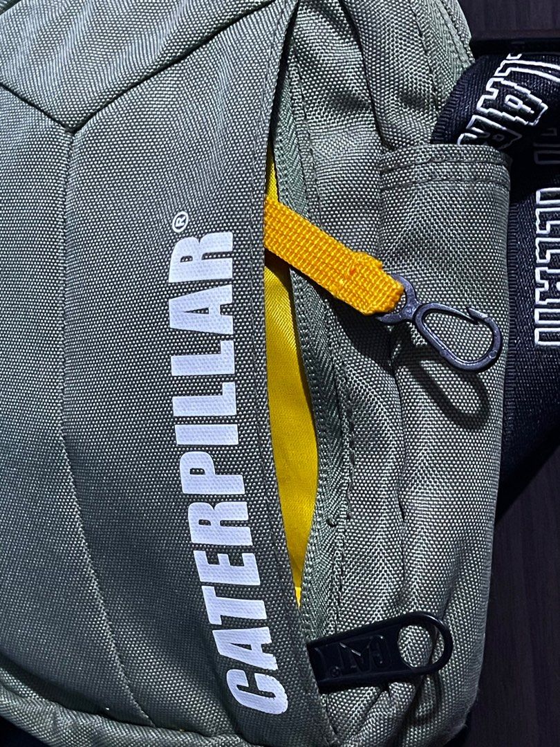 ORG. CATERPILLAR SLING BAG (Category: Sling Bags) located in Davao. Submitted by skydiverjenzy (Listing ID 1359782587, Image 2). Description: Note: *UNISEX *FLAW….may Pen Mark sa Loob lang naman nakalimutan ko pen ko nong ng grocery ako hehe lage talaga 😅😅😅.
