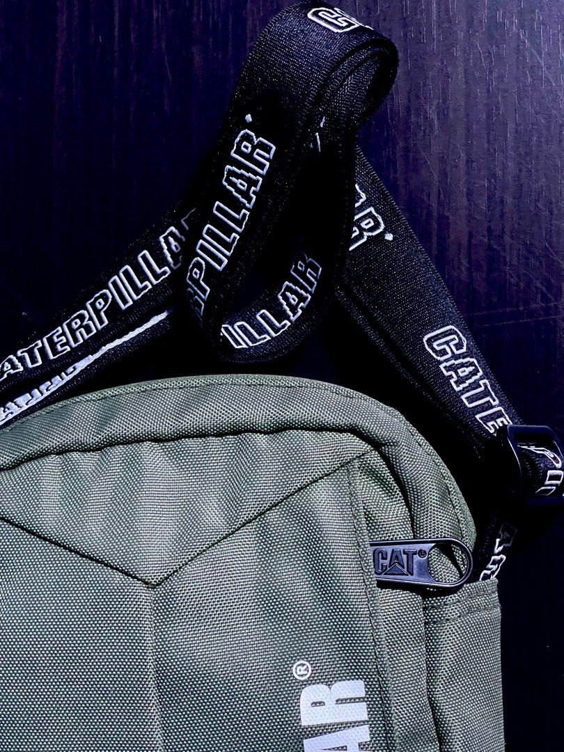 ORG. CATERPILLAR SLING BAG (Category: Sling Bags) located in Davao. Submitted by skydiverjenzy (Listing ID 1359782587, Image 3). Description: Note: *UNISEX *FLAW….may Pen Mark sa Loob lang naman nakalimutan ko pen ko nong ng grocery ako hehe lage talaga 😅😅😅.