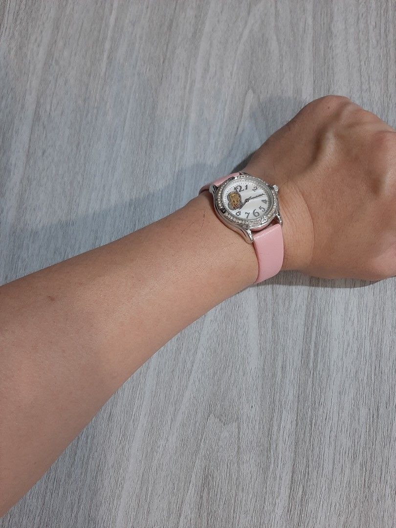 Original Elgin Classic Ladies Watch (Category: Women's Watches) located in Mandaluyong City. Submitted by time_machine28 (Listing ID 1359796704, Image 3). Description: Ptpa, SALE...SALE...SALE... SALE...SALE...SALE... 1,360 pesos only Elgin Classic Ladies Original/legit Preloved 9.5/10 condition Selling low Watch only Silver Tone MOP Dial Pink leather strap Fit's up to 7.5 inches wrist Bought in u.s Size 30mm Women 09173459191 Mandaluyong here Mo