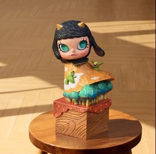Pop Mart MOLLY Anniversary Statues (Classical Retro Series)