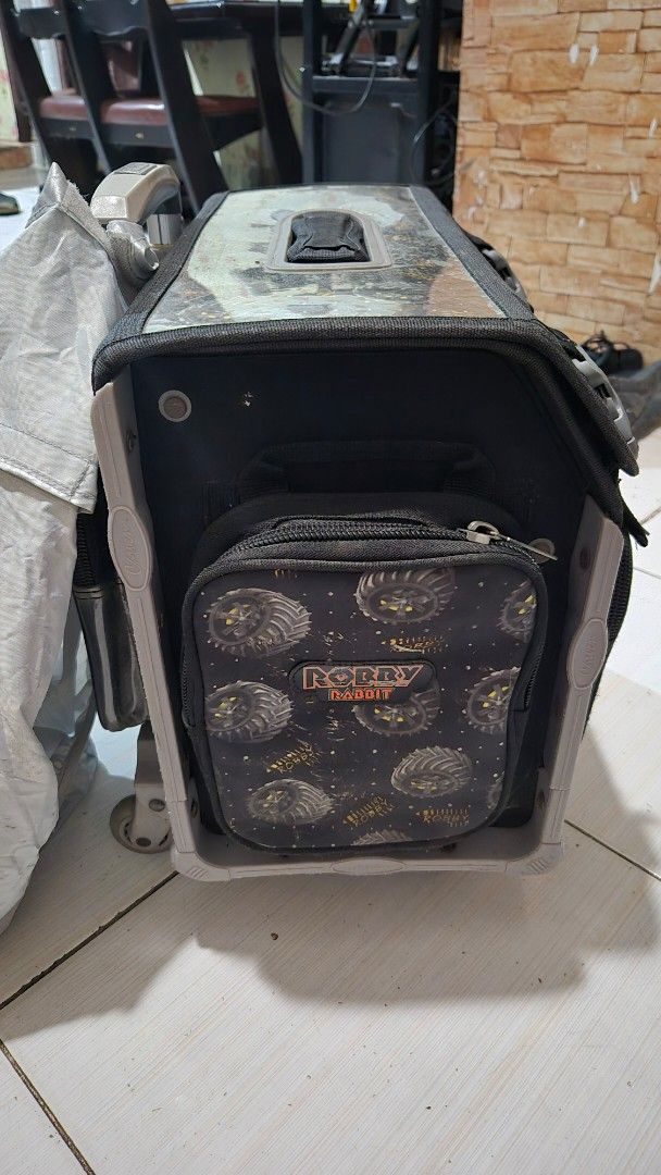 Robby rabbit monster jump big trolley bag (Category: Luggage) located in Quezon City. Submitted by kay-cart (Listing ID 1359815478, Image 2). Description: Rfs: binata na po yung binilhan nahihiya na gamitin.