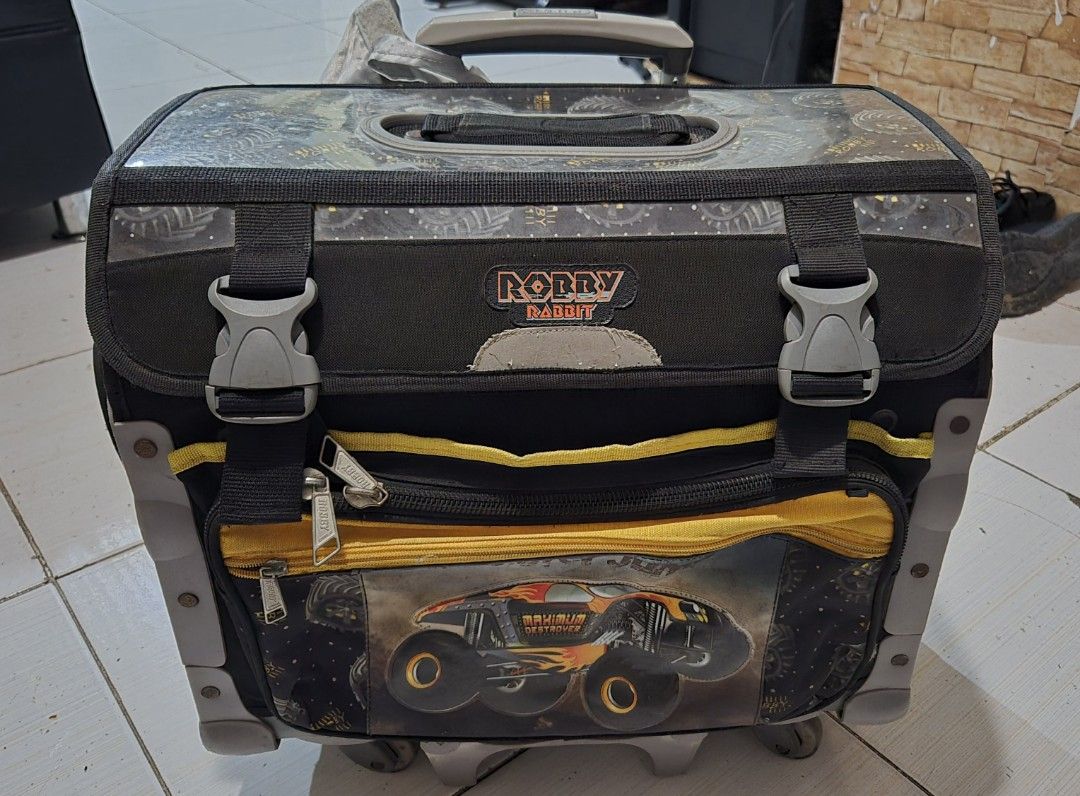 Robby rabbit monster jump big trolley bag (Category: Luggage) located in Quezon City. Submitted by kay-cart (Listing ID 1359815478, Image 1). Description: Rfs: binata na po yung binilhan nahihiya na gamitin.