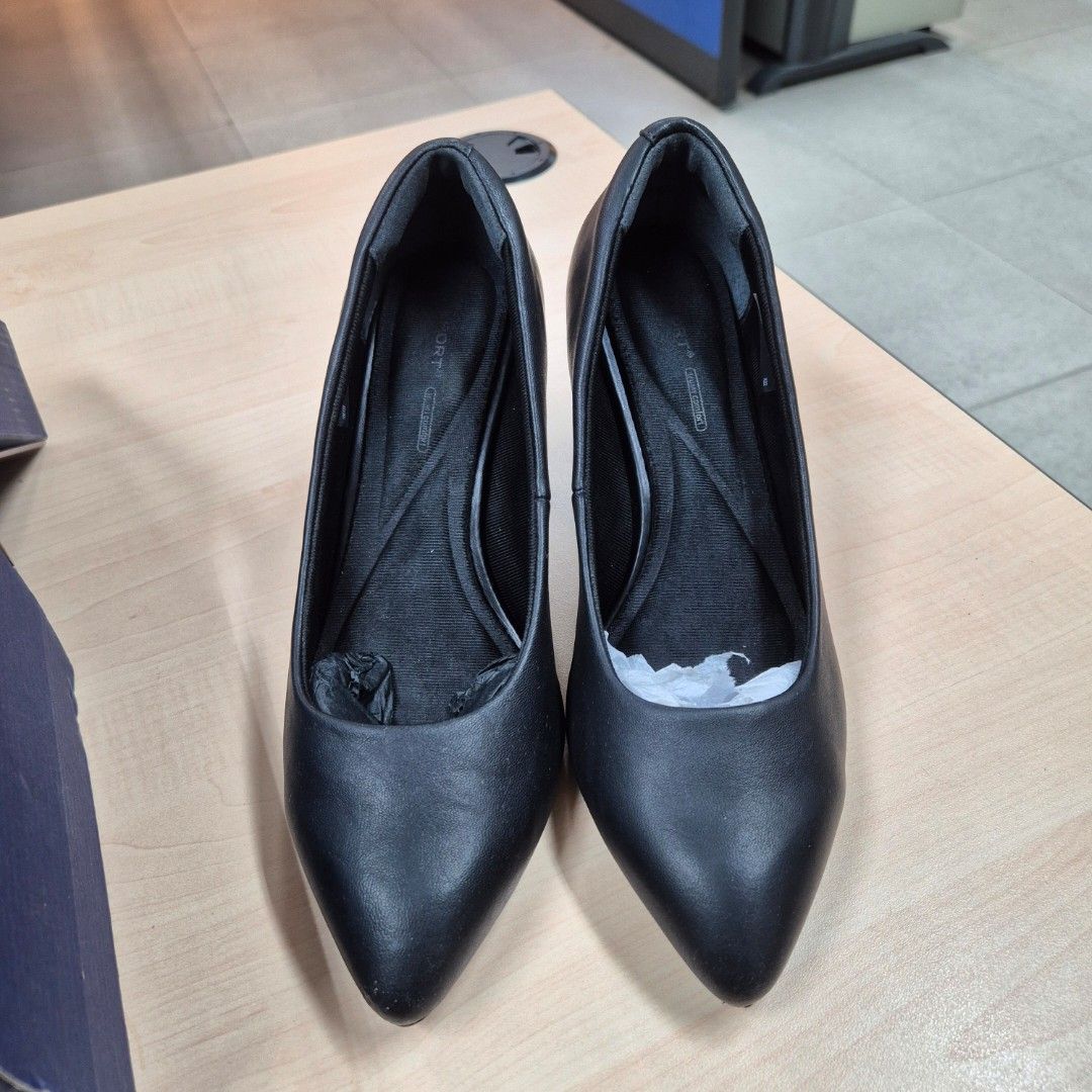 Rockport Office Shoes/ Heels (Category: Heels) located in Makati City. Submitted by winn99 (Listing ID 1359707832, Image 2). Description: Original Price: PhP 6,490 Personally used Well maintained Size: Europe 37.5 Super comfortable! RFS: decluttering for school thesis funds.