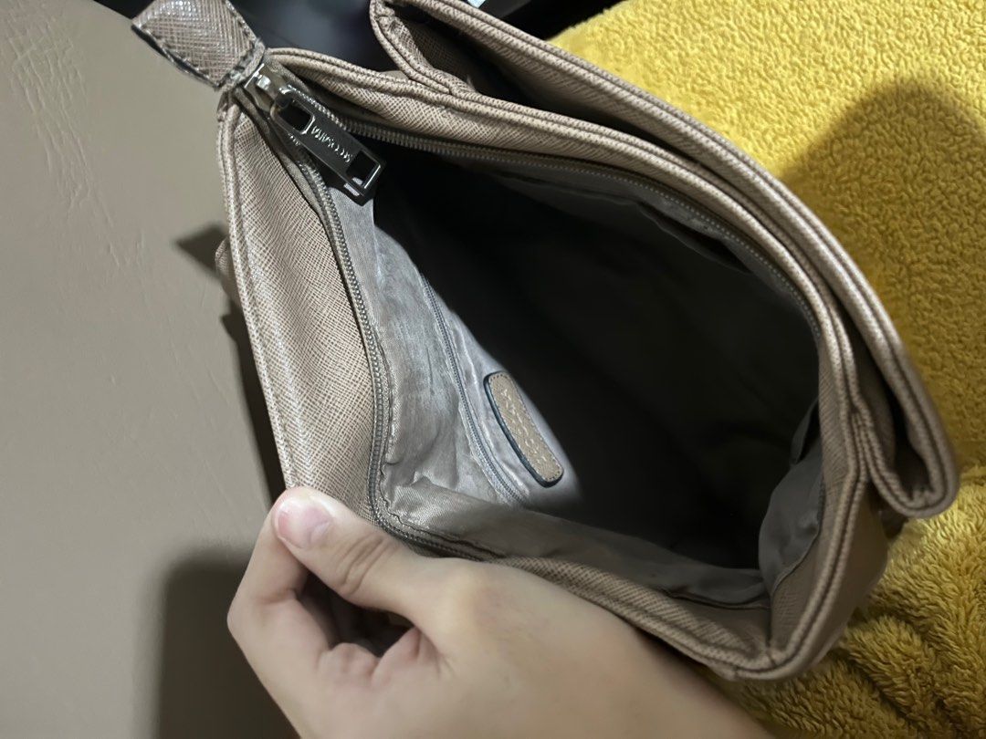 Secosana Bag (Category: Backpacks) located in Paranaque City. Submitted by dnlem (Listing ID 1359779395, Image 3). Description: Secosana Bag Backpack Length: 11.5 inches Width: 13 inches Well used Negotiable Rfs: decluterring DM me for more photos.