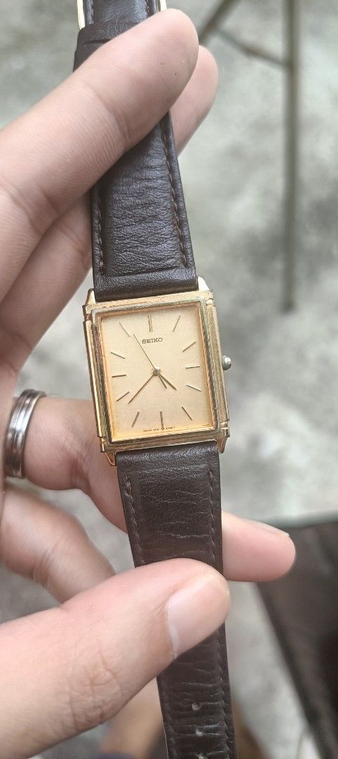 Seiko tank (Category: Luxury Watches) located in Rizal. Submitted by laurentinwatches (Listing ID 1359743821, Image 2). Description: only issue is the faded crown.