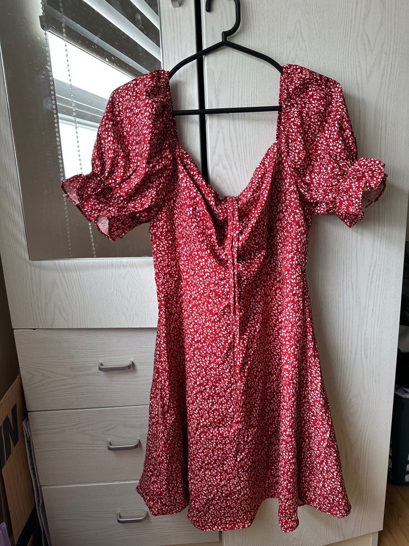 Short Red Summer Dress (Category: Dresses) located in Cebu City. Submitted by cosmopolitan_source (Listing ID 1359726863, Image 2). Description: - never worn! - rfs: clearing out closet - pristine condition.