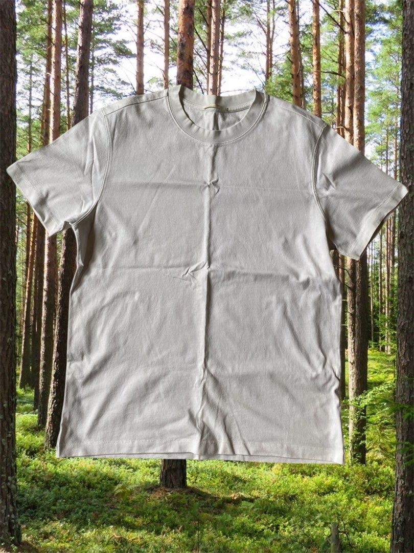 SINGLE STITCH HEAVT VINTAGE PLAIN WHITE SHIRT (Category: Tshirts & Polo Shirts ) located in Dagupan City. Submitted by everydayislootday (Listing ID 1359675633, Image 1). Description: CONDITION: 9/10 SIZE: 27x21.