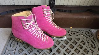 Skating shoes