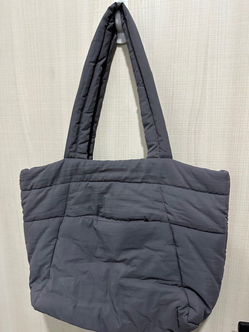 Sofia label (Category: Tote Bags) located in Singapore. Submitted by winterbear11 (Listing ID 1359811415, Image 1). Description: .