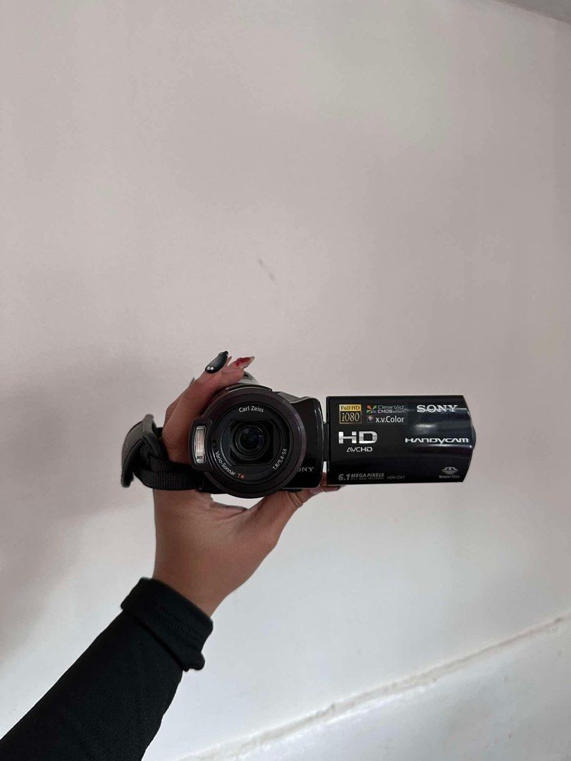 sony handycam HDR-Cx7 high definition (Category: Video Cameras) located in Makati City. Submitted by samanthaisabelto (Listing ID 1359696335, Image 1). Description: Please Read! ☘️used-for testing only! (We can send sample photos/videos for interested buyers only) ☘️with night vision ☘️with camera bag and one extra battery ☘️memory card reader also included ☘️camera bag also included ☘️meet-ups (bgc,taft,makati only) Last price: 20,000 firm ————-