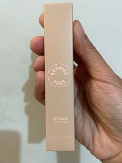 Sunnies Face Lip Glaze in Lucite
