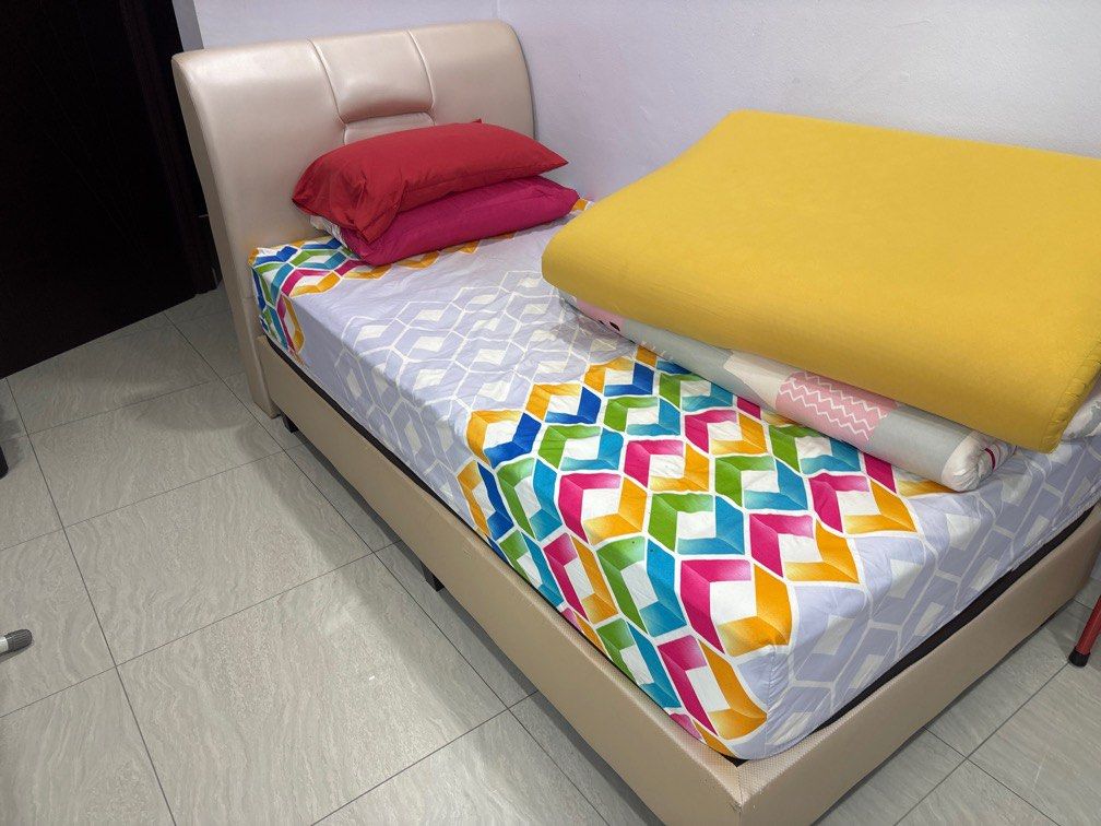 Super single bed (Category: Bed Frames & Mattresses) located in Kuala Lumpur. Submitted by GreenLantern22 (Listing ID 1359761237, Image 2). Description: Used bed set for sale to clear space. self pick up. Full purchase price was rm 7k. Bed is 2 years old with minor use (used for 6 months or so).