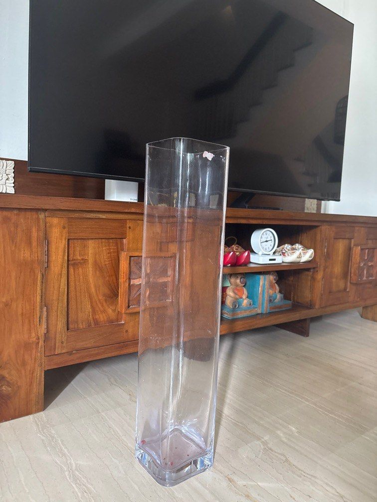 Tall Rectangular Vase (Category: Vases & Decorative Bowls) located in Singapore. Submitted by lolcat (Listing ID 1359720535, Image 1). Description: 60cm tall.