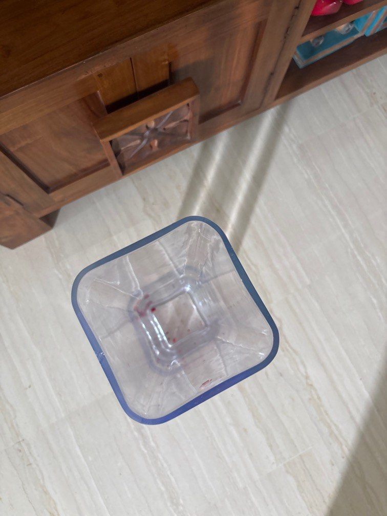 Tall Rectangular Vase (Category: Vases & Decorative Bowls) located in Singapore. Submitted by lolcat (Listing ID 1359720535, Image 2). Description: 60cm tall.